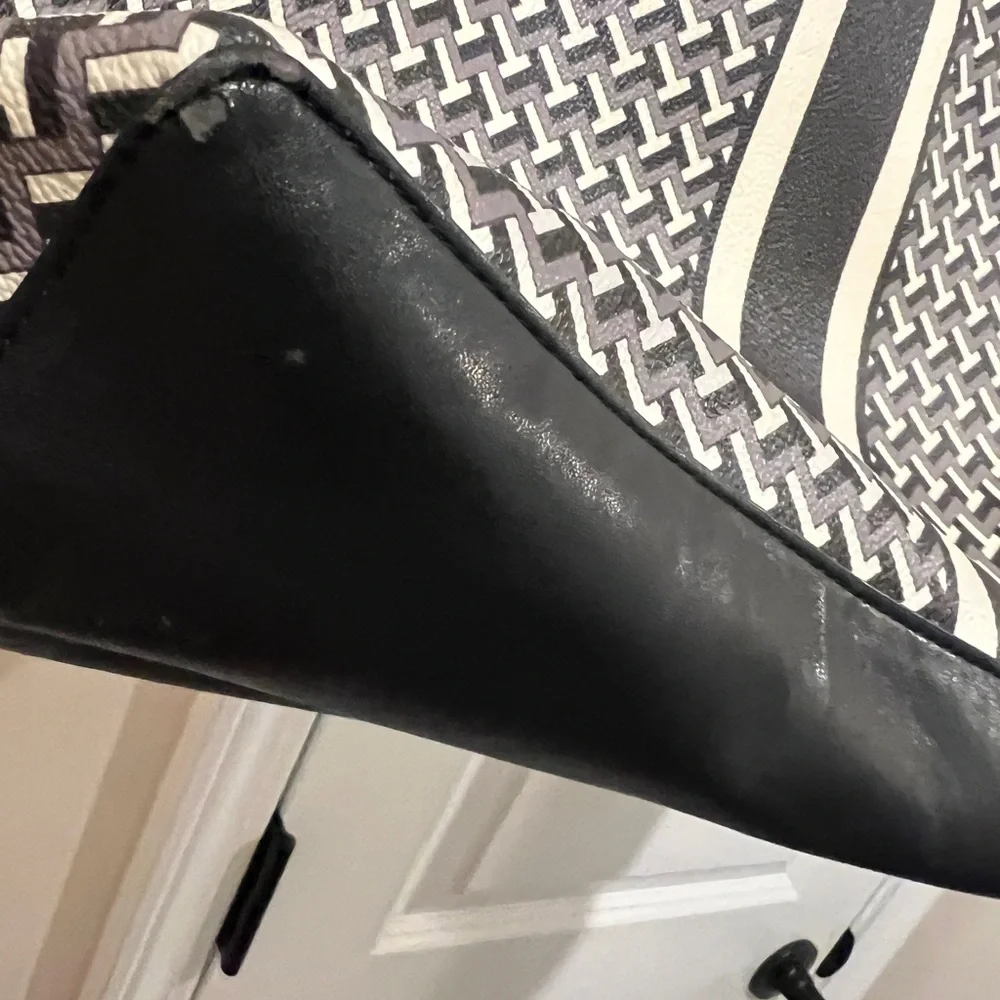 Tory Burch Black and White Geometric Tote🥰 Great‎ Conditions!